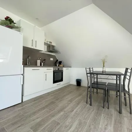 3 Personnes, Frontiere Suisse Apartment