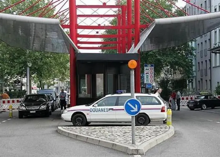 3 Personnes, Frontiere Suisse Saint-Louis (Haut-Rhin)