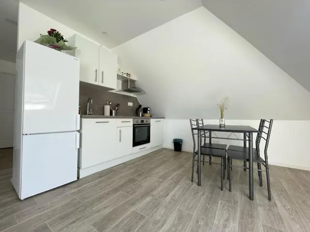 3 Personnes, Frontiere Suisse Apartamento